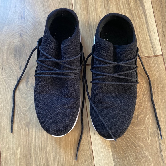 Vessi Sneakers - Picture 3 of 9